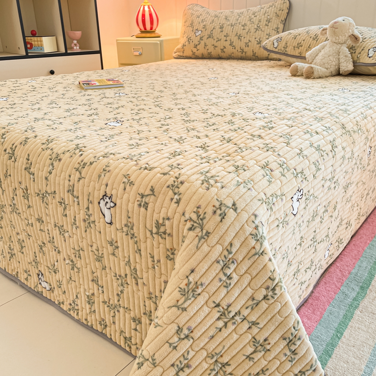 91家纺网 家纺一手货源 找家纺 贝扬思家纺 2025新款高克重牛奶绒豆豆被套床盖四件套-悦心系列 悦心-枝枝兔