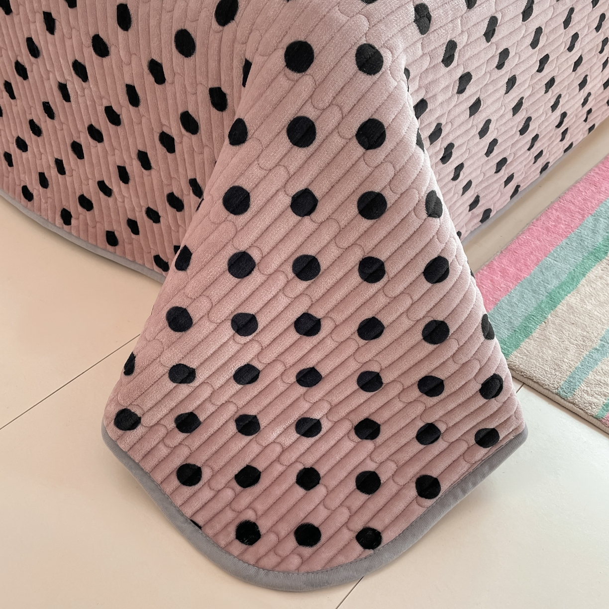 91家纺网 家纺一手货源 找家纺 贝扬思家纺 2025新款高克重牛奶绒豆豆被套床盖四件套-悦心系列 悦心-紫珍珠