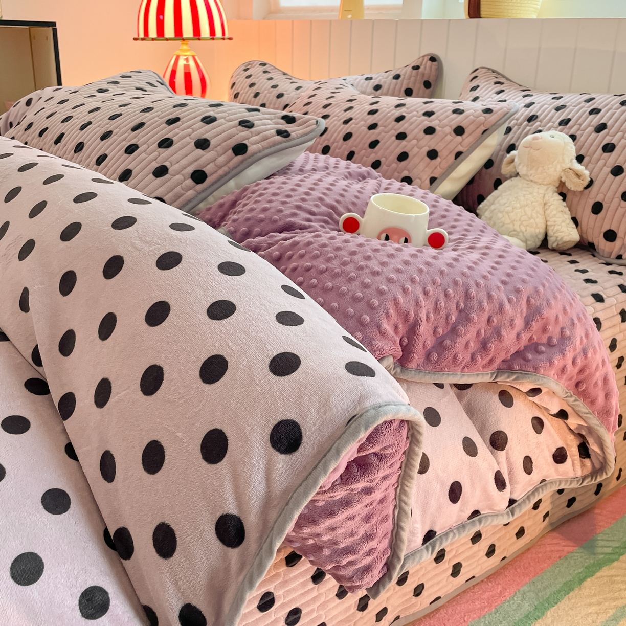 91家纺网 家纺一手货源 找家纺 贝扬思家纺 2025新款高克重牛奶绒豆豆被套床盖四件套-悦心系列 悦心-紫珍珠