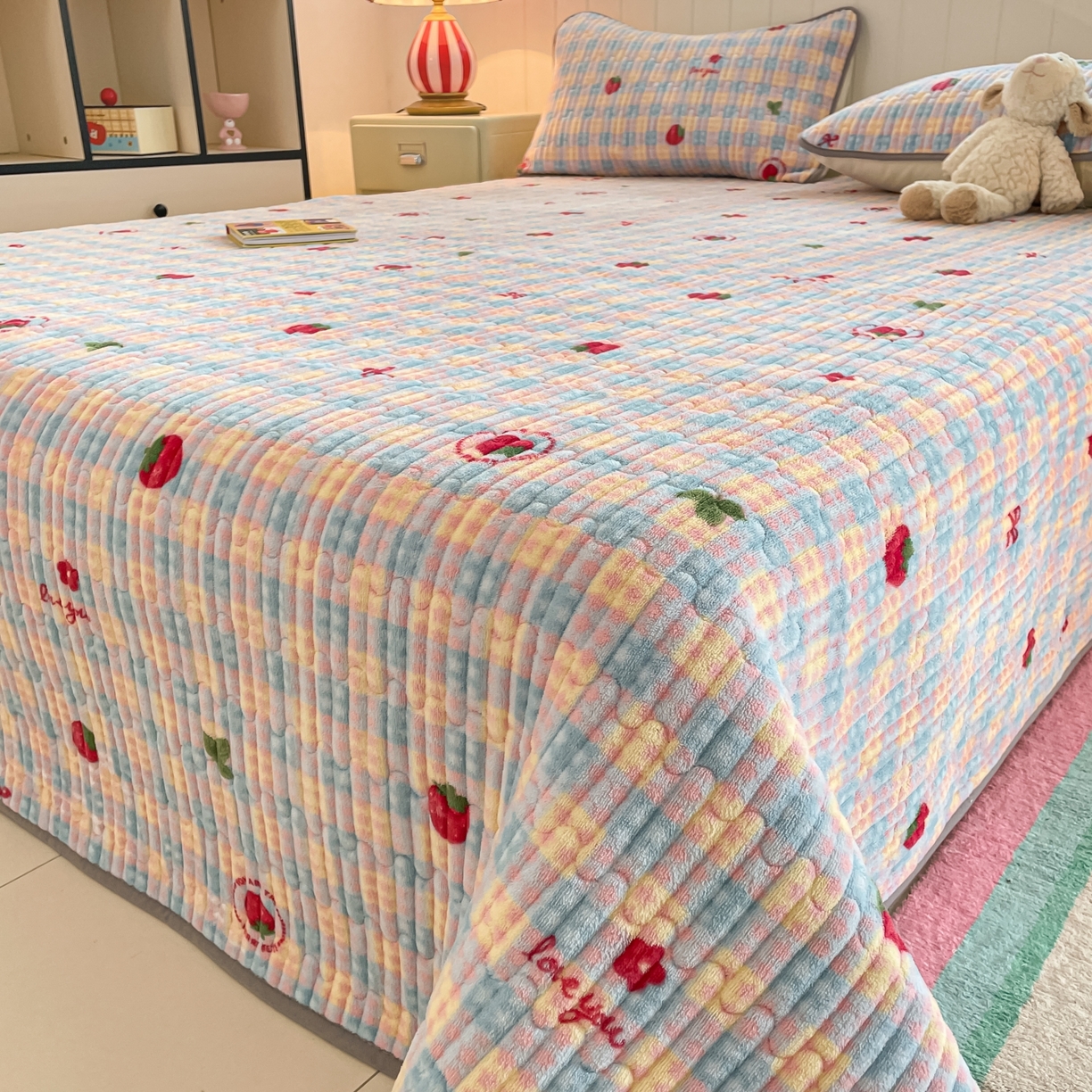 91家纺网 家纺一手货源 找家纺 贝扬思家纺 2025新款高克重牛奶绒豆豆被套床盖四件套-悦心系列 悦心-草莓软心