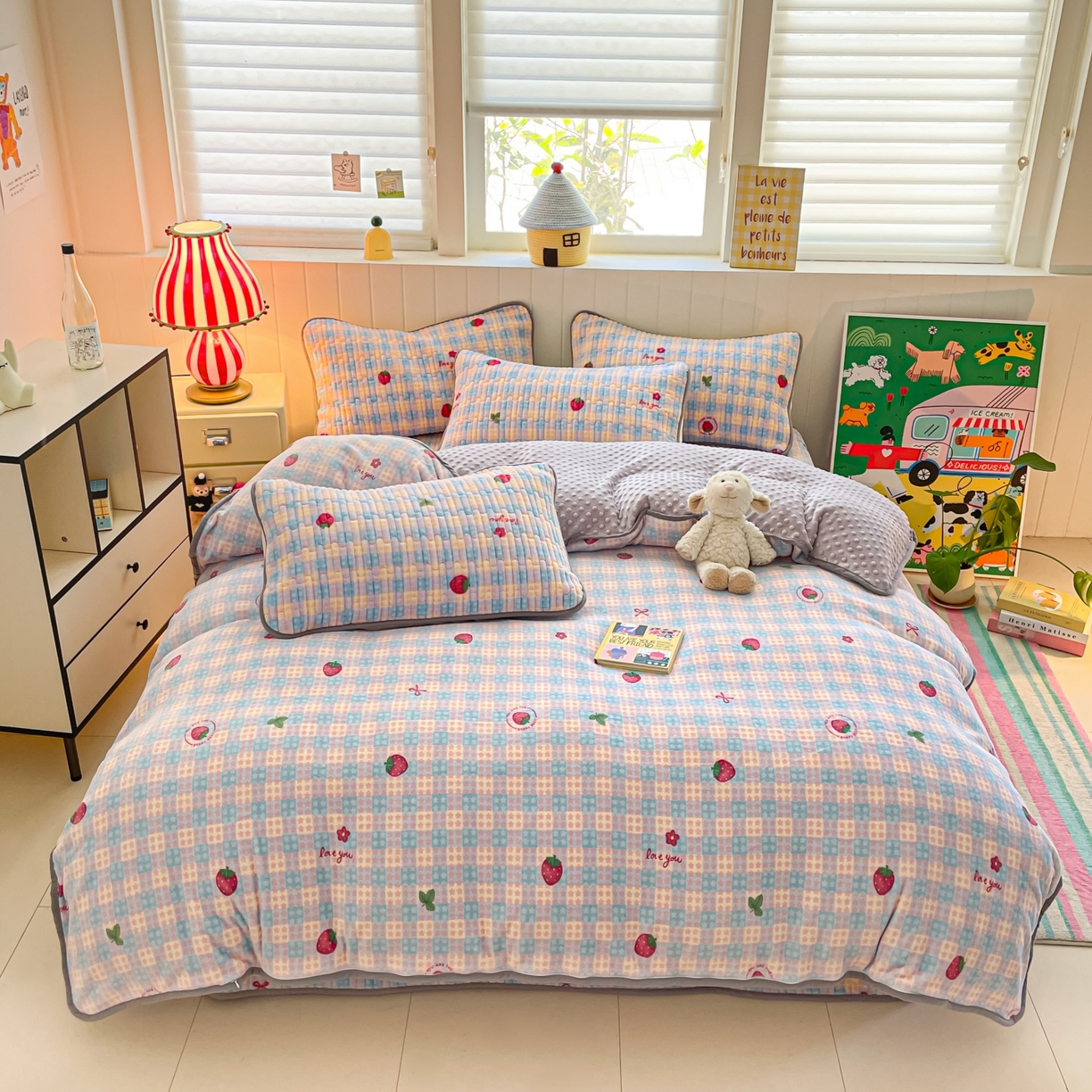 91家纺网 家纺一手货源 找家纺 贝扬思家纺 2025新款高克重牛奶绒豆豆被套床盖四件套-悦心系列 悦心-草莓软心