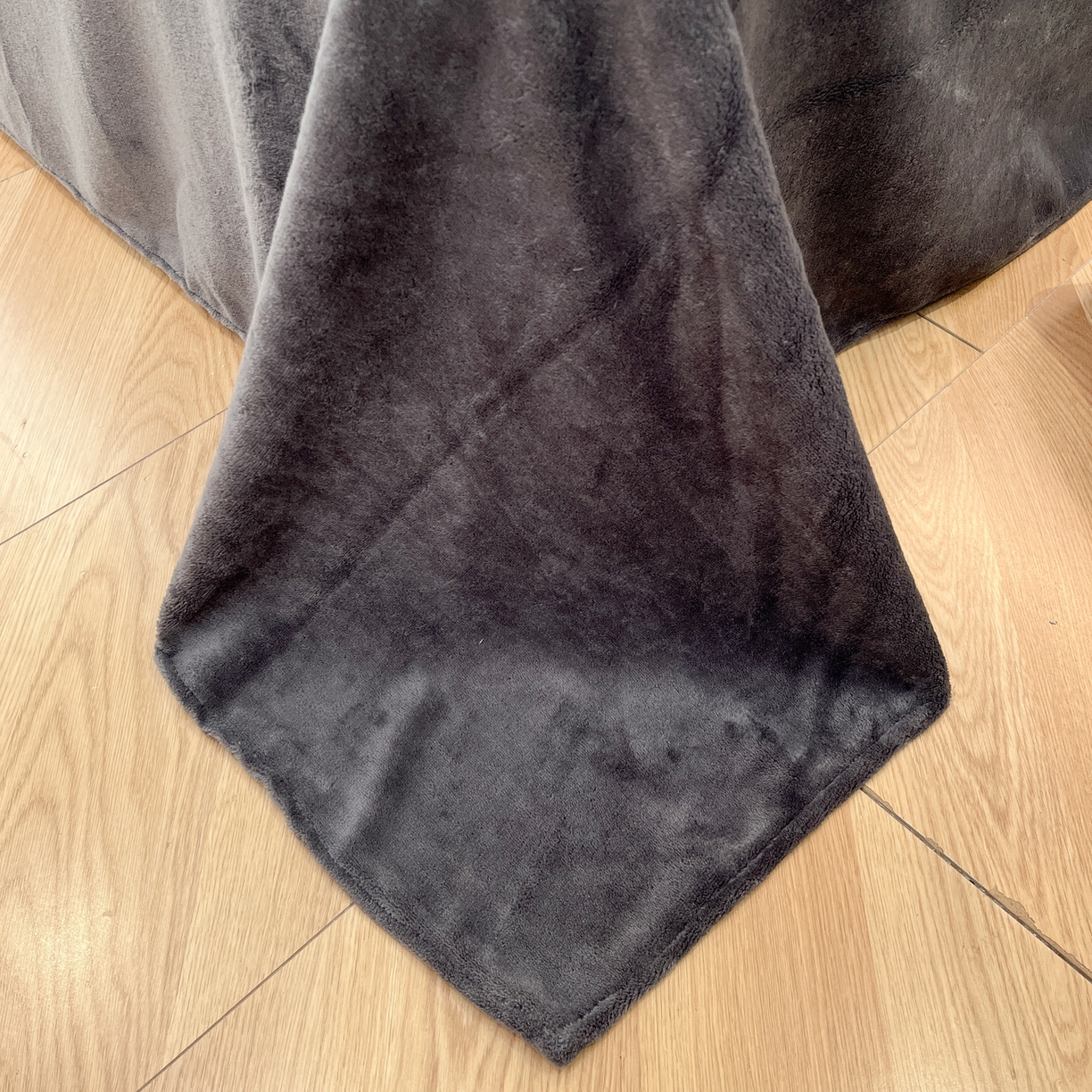 91家纺网 家纺一手货源 找家纺 金爱家 2025新款全消光牛奶绒A类赫本风纯色獭兔毛绒立体牛奶绒四件套 兔毛-花语灰色