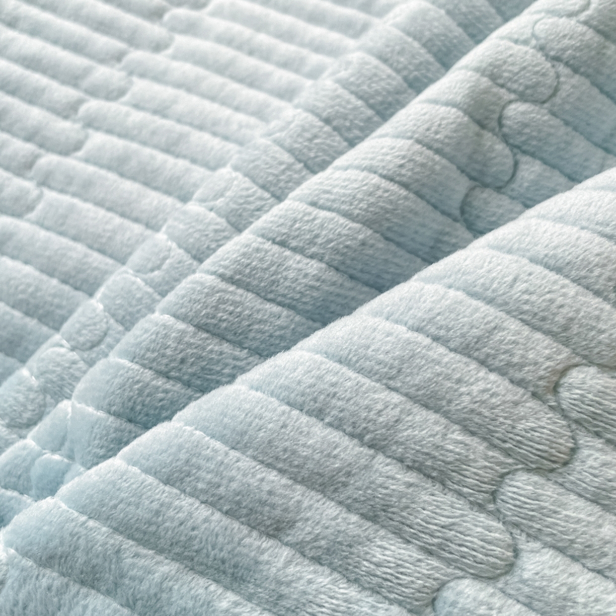 91家纺网 家纺一手货源 找家纺 老帅的工厂店 2025新款A类云感懒人冬季一体被被子被芯床盖系列-单床盖 秘境花园