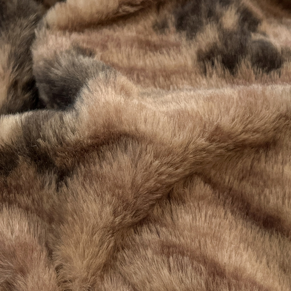 91家纺网 家纺一手货源 找家纺 金爱家 2025新款全消光牛奶绒A类赫本风纯色獭兔毛绒立体牛奶绒四件套 兔毛-树枝棕色