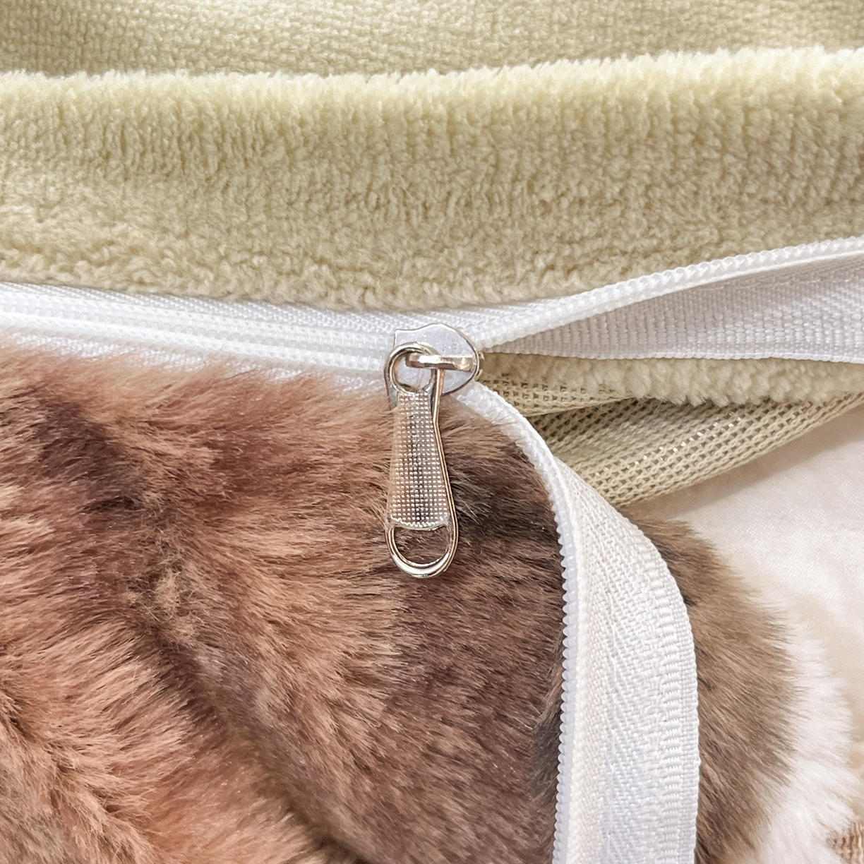 91家纺网 家纺一手货源 找家纺 金爱家 2025新款全消光牛奶绒A类赫本风纯色獭兔毛绒立体牛奶绒四件套 兔毛-树枝棕色