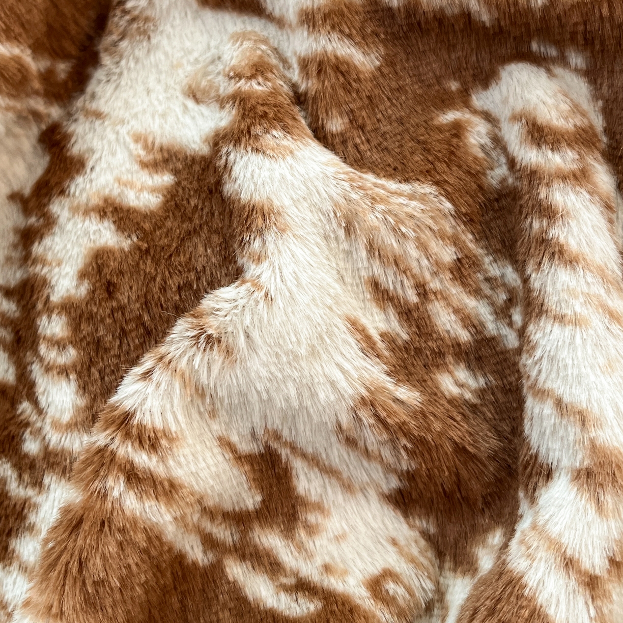 91家纺网 家纺一手货源 找家纺 金爱家 2025新款全消光牛奶绒A类赫本风纯色獭兔毛绒立体牛奶绒四件套 兔毛-云纹咖色