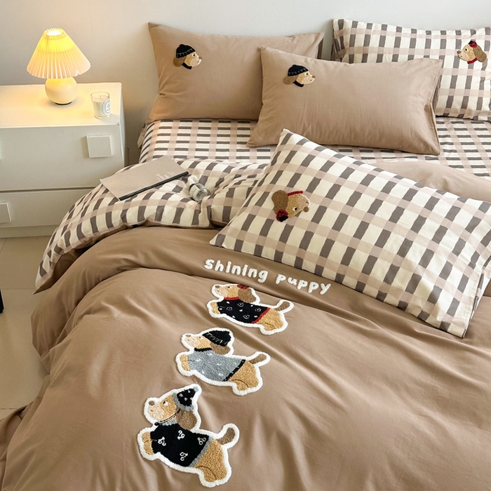 91家纺网 家纺一手货源 找家纺 如意朵 2025新款全棉纯棉磨毛绣花四件套-风格一 复古小狗