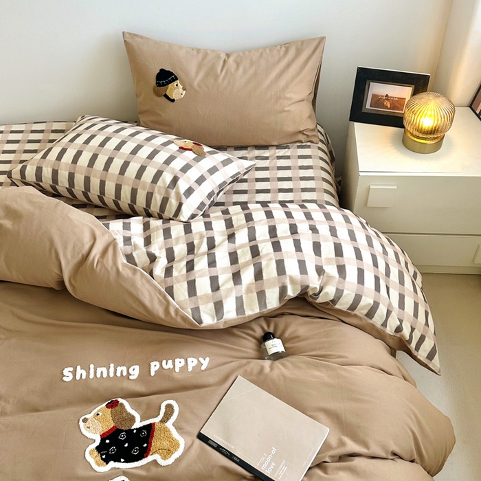 91家纺网 家纺一手货源 找家纺 如意朵 2025新款全棉纯棉磨毛绣花四件套-风格一 复古小狗