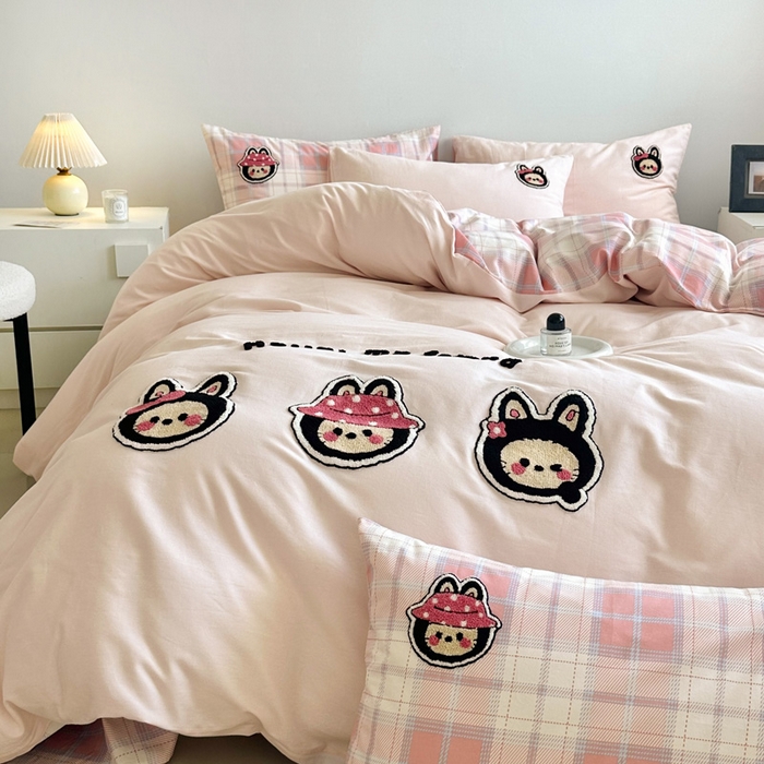 91家纺网 家纺一手货源 找家纺 如意朵 2025新款全棉纯棉磨毛绣花四件套-风格一 萌布布粉