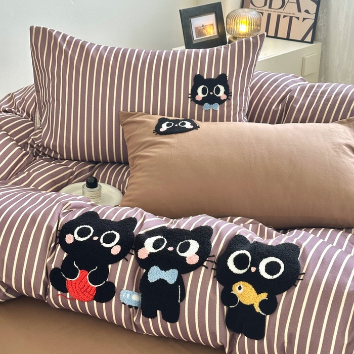 91家纺网 家纺一手货源 找家纺 如意朵 2025新款全棉纯棉磨毛绣花四件套-风格一 猫咪一家