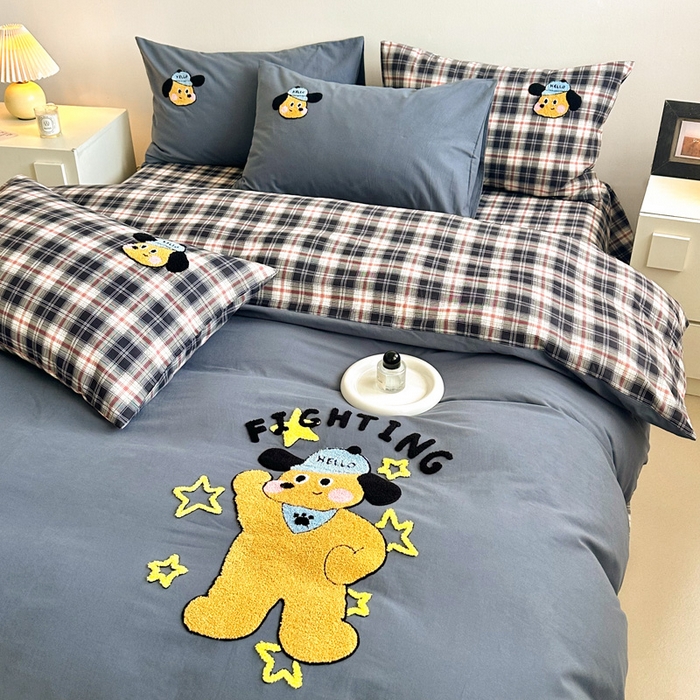 91家纺网 家纺一手货源 找家纺 如意朵 2025新款全棉纯棉磨毛绣花四件套-风格一 加油小狗