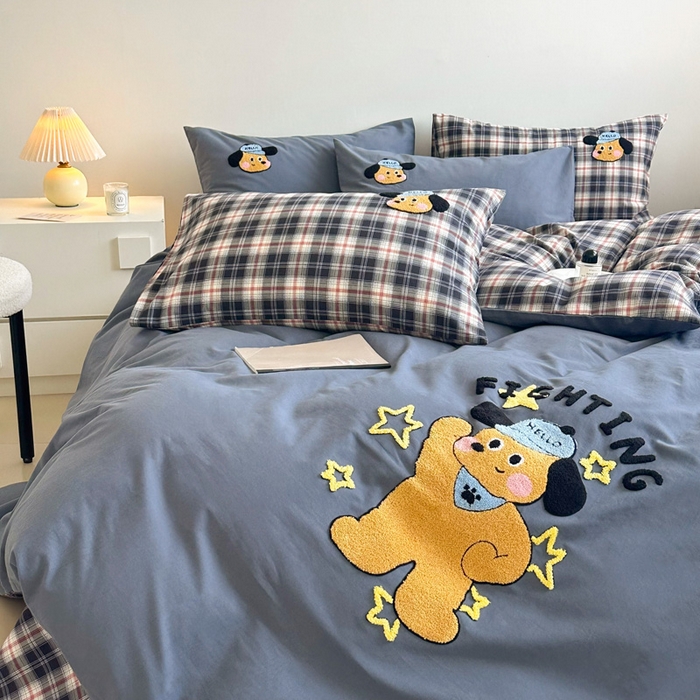 91家纺网 家纺一手货源 找家纺 如意朵 2025新款全棉纯棉磨毛绣花四件套-风格一 加油小狗