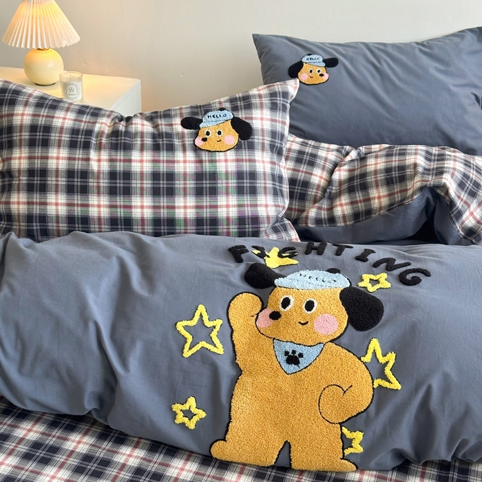 91家纺网 家纺一手货源 找家纺 如意朵 2025新款全棉纯棉磨毛绣花四件套-风格一 加油小狗