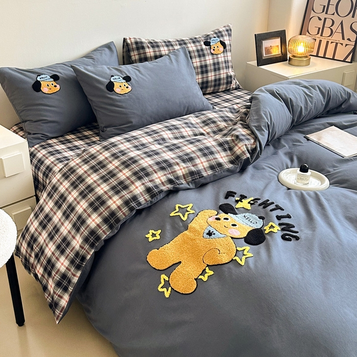 91家纺网 家纺一手货源 找家纺 如意朵 2025新款全棉纯棉磨毛绣花四件套-风格一 加油小狗