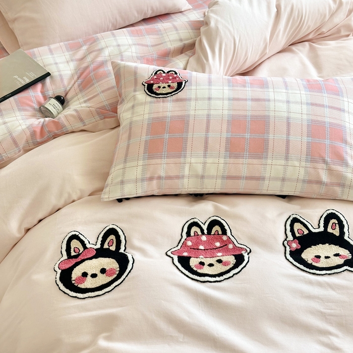 91家纺网 家纺一手货源 找家纺 如意朵 2025新款全棉纯棉磨毛绣花四件套-风格一 萌布布粉