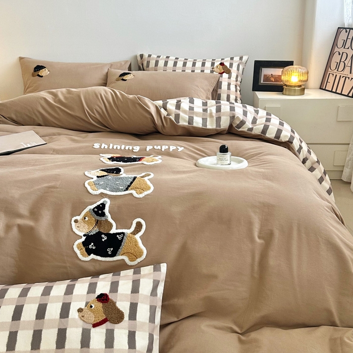 91家纺网 家纺一手货源 找家纺 如意朵 2025新款全棉纯棉磨毛绣花四件套-风格一 复古小狗