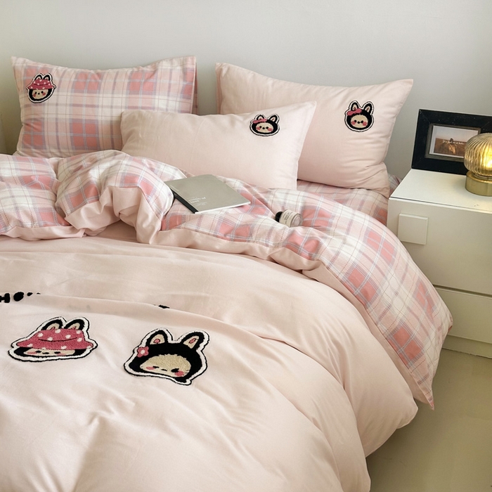 91家纺网 家纺一手货源 找家纺 如意朵 2025新款全棉纯棉磨毛绣花四件套-风格一 萌布布粉