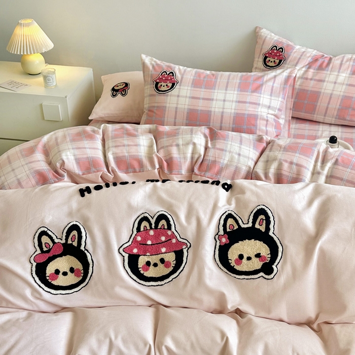 91家纺网 家纺一手货源 找家纺 如意朵 2025新款全棉纯棉磨毛绣花四件套-风格一 萌布布粉