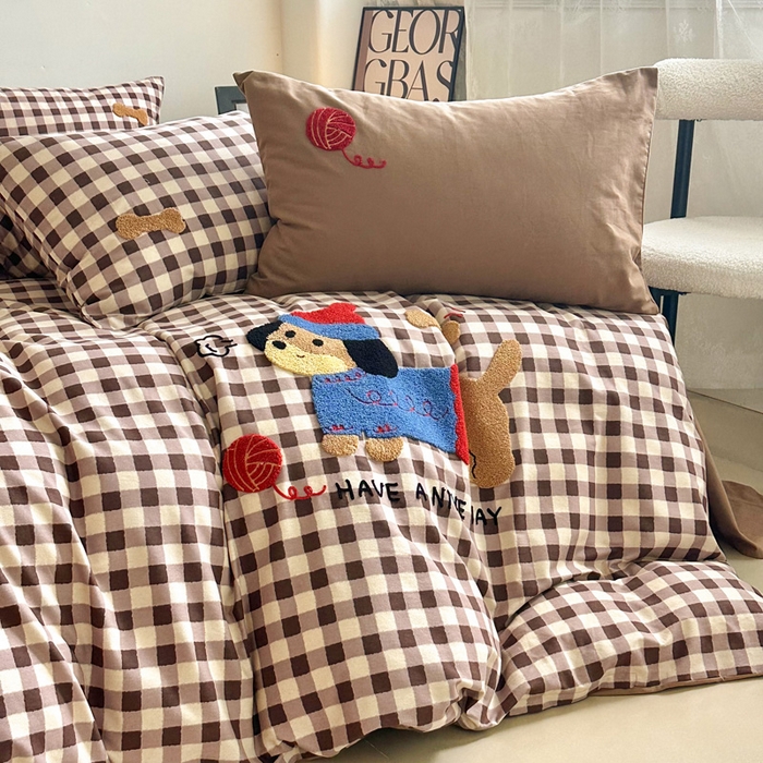 91家纺网 家纺一手货源 找家纺 如意朵 2025新款全棉纯棉磨毛绣花四件套-风格一 毛线小狗