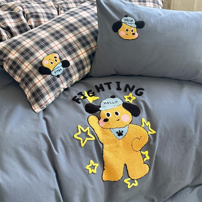 91家纺网 家纺一手货源 找家纺 如意朵 2025新款全棉纯棉磨毛绣花四件套-风格一 加油小狗