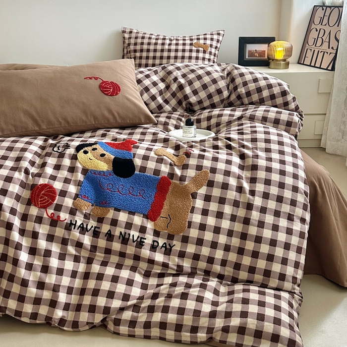 91家纺网 家纺一手货源 找家纺 如意朵 2025新款全棉纯棉磨毛绣花四件套-风格一 毛线小狗