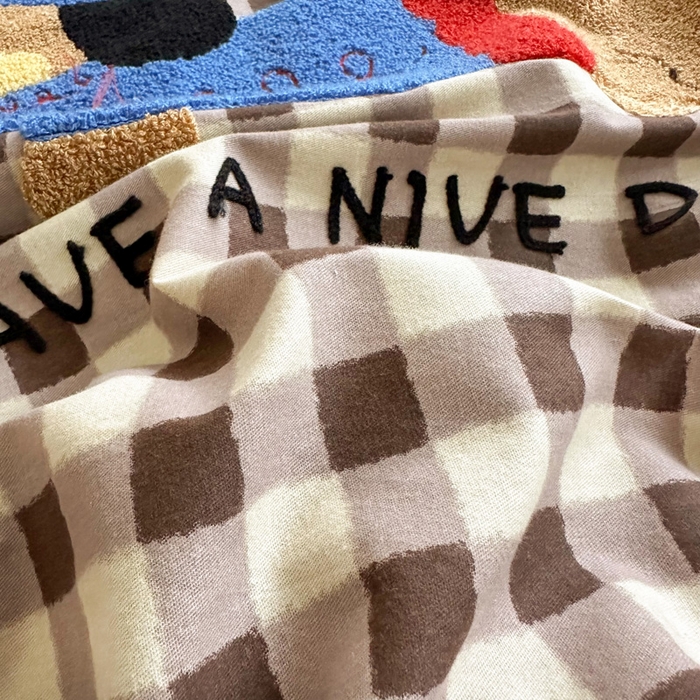 91家纺网 家纺一手货源 找家纺 如意朵 2025新款全棉纯棉磨毛绣花四件套-风格一 毛线小狗