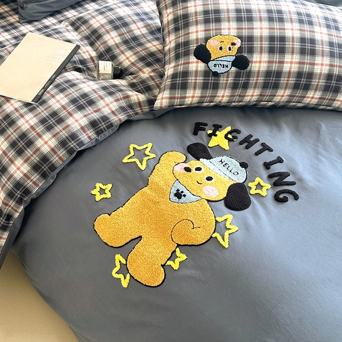 91家纺网 家纺一手货源 找家纺 如意朵 2025新款全棉纯棉磨毛绣花四件套-风格一 加油小狗