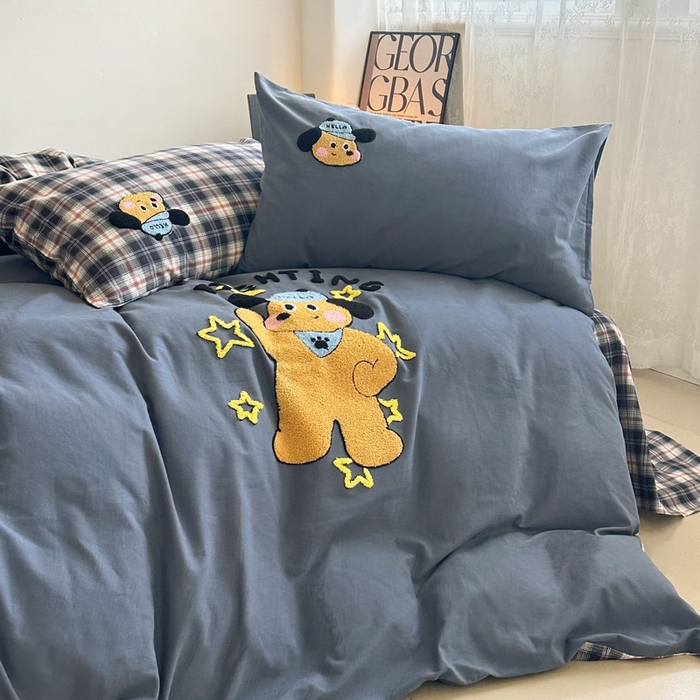 91家纺网 家纺一手货源 找家纺 如意朵 2025新款全棉纯棉磨毛绣花四件套-风格一 加油小狗