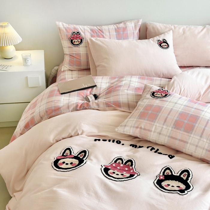 91家纺网 家纺一手货源 找家纺 如意朵 2025新款全棉纯棉磨毛绣花四件套-风格一 萌布布粉