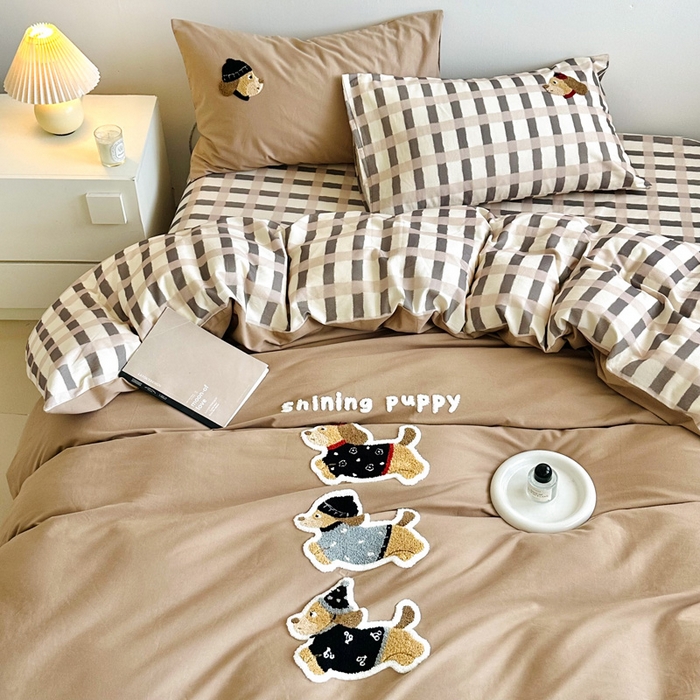 91家纺网 家纺一手货源 找家纺 如意朵 2025新款全棉纯棉磨毛绣花四件套-风格一 复古小狗