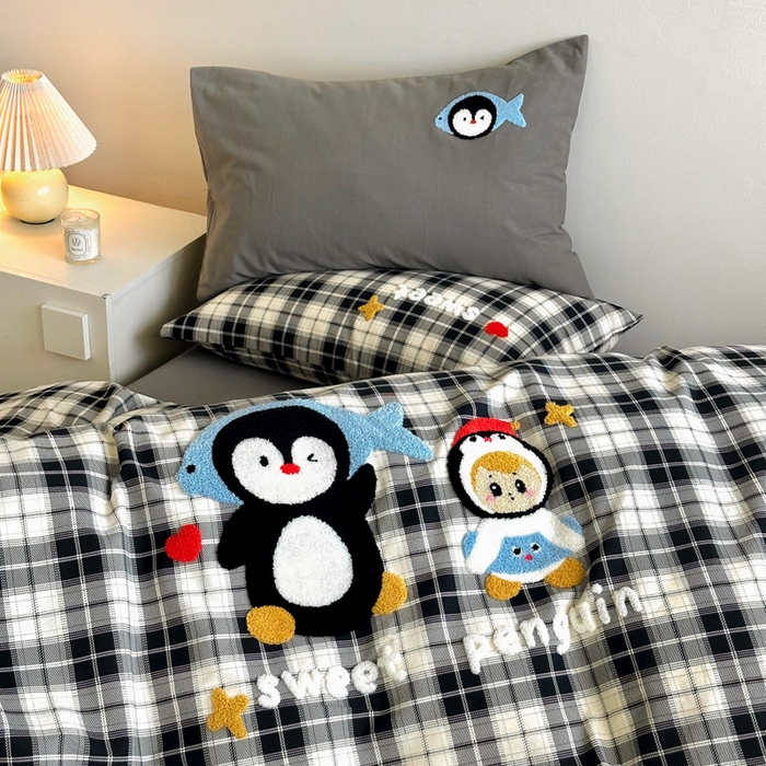 91家纺网 家纺一手货源 找家纺 如意朵 2025新款全棉纯棉磨毛绣花四件套-风格一 企鹅宝宝