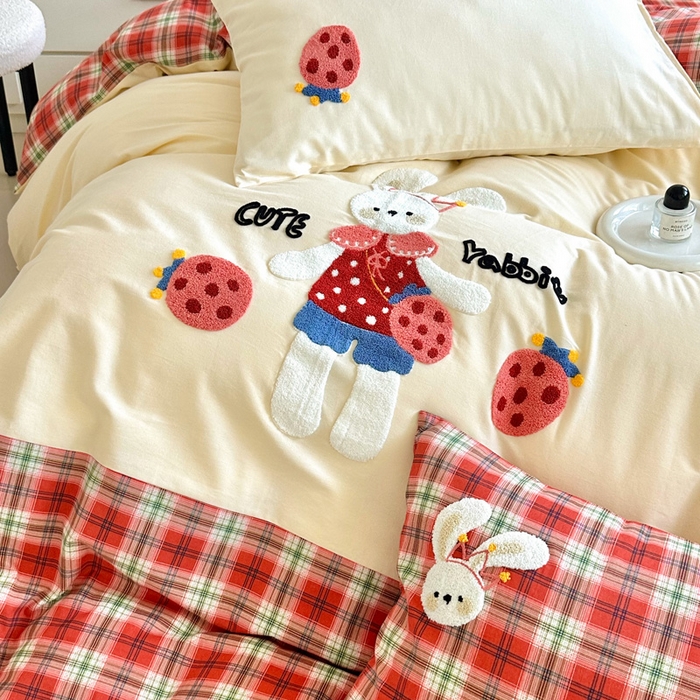 91家纺网 家纺一手货源 找家纺 如意朵 2025新款全棉纯棉磨毛绣花四件套-风格一 草莓兔兔