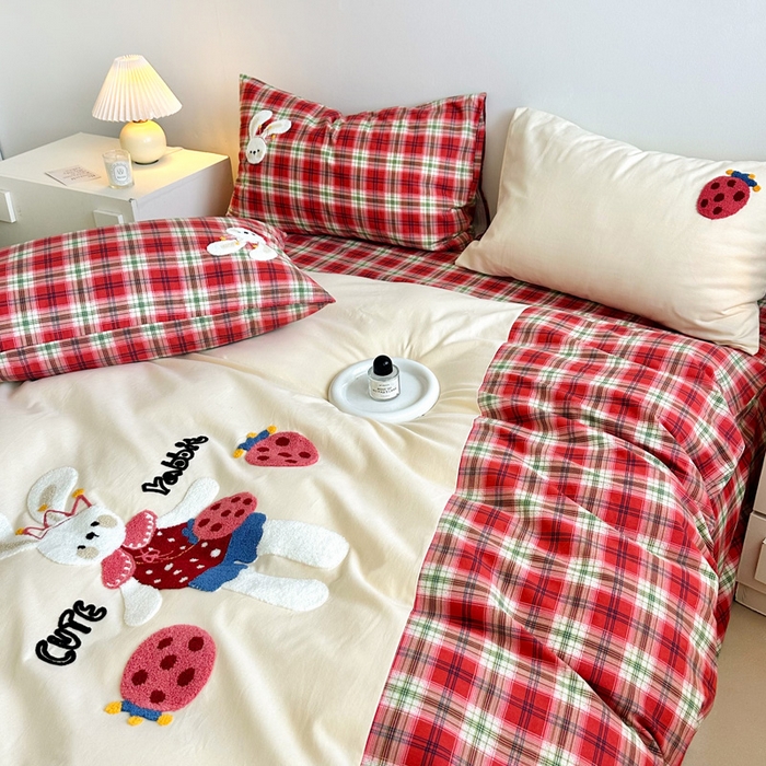 91家纺网 家纺一手货源 找家纺 如意朵 2025新款全棉纯棉磨毛绣花四件套-风格一 草莓兔兔