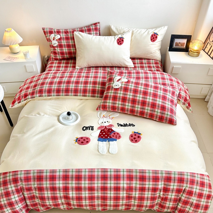 91家纺网 家纺一手货源 找家纺 如意朵 2025新款全棉纯棉磨毛绣花四件套-风格一 草莓兔兔