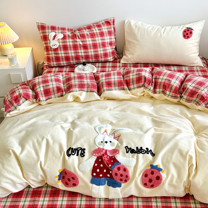 91家纺网 家纺一手货源 找家纺 如意朵 2025新款全棉纯棉磨毛绣花四件套-风格一 草莓兔兔