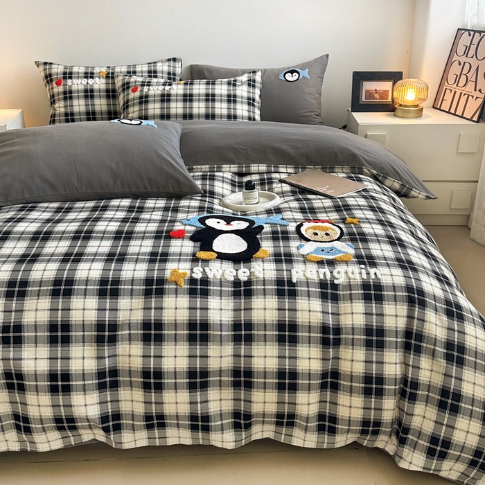 91家纺网 家纺一手货源 找家纺 如意朵 2025新款全棉纯棉磨毛绣花四件套-风格一 企鹅宝宝