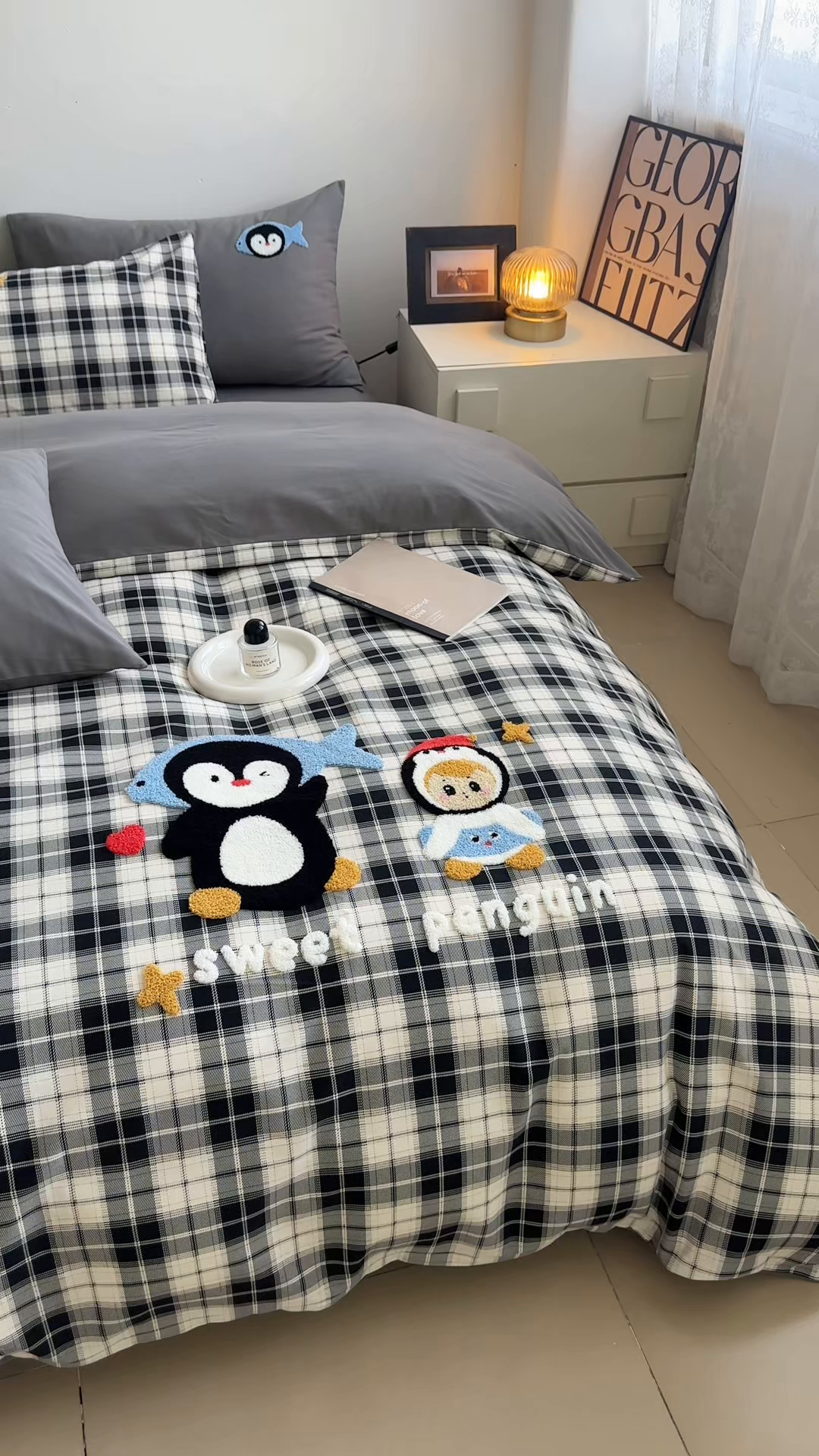 91家纺网 家纺一手货源 找家纺 如意朵 2025新款全棉纯棉磨毛绣花四件套-风格一 企鹅宝宝