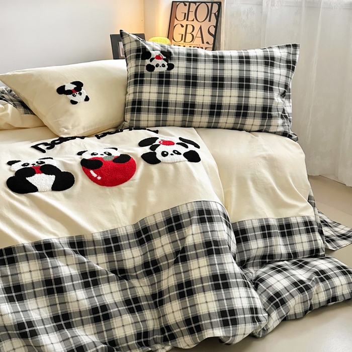 91家纺网 家纺一手货源 找家纺 如意朵 2025新款全棉纯棉磨毛绣花四件套-风格一 苹果熊猫