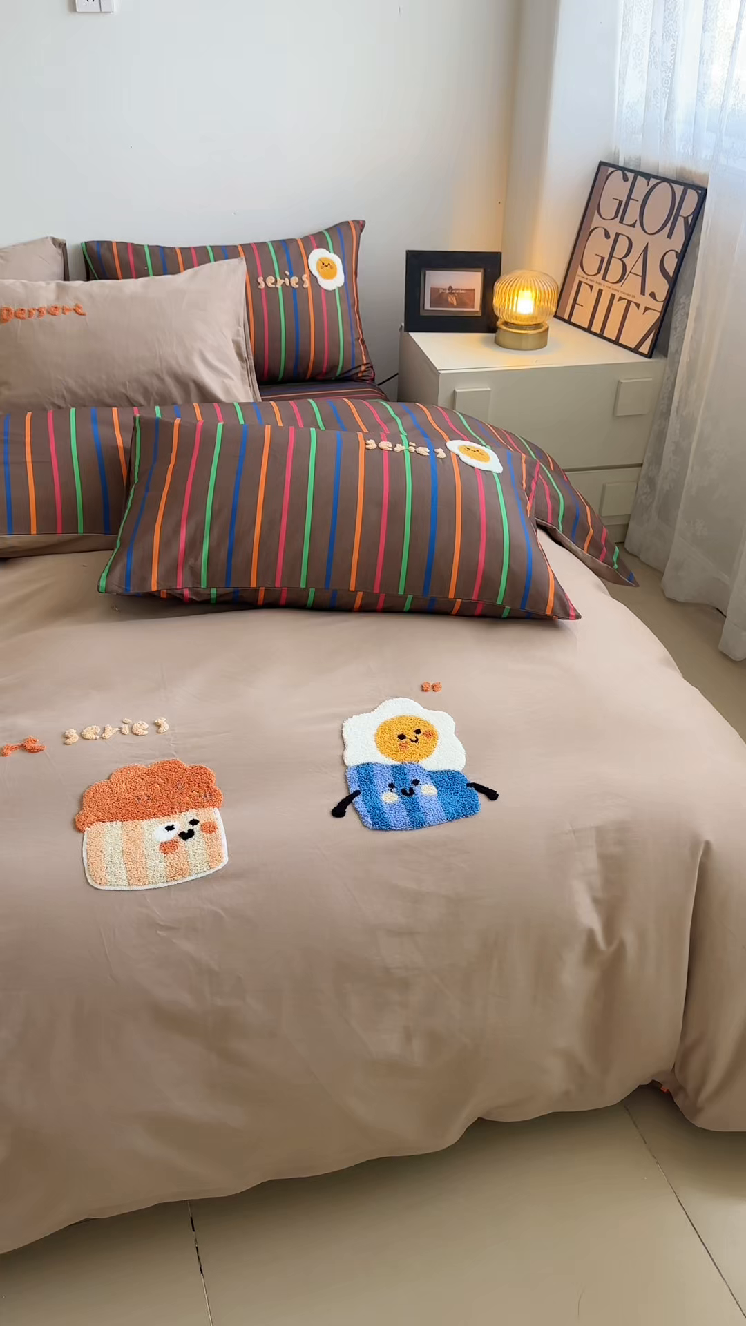 91家纺网 家纺一手货源 找家纺 如意朵 2025新款全棉纯棉磨毛绣花四件套-风格一 美味吐司