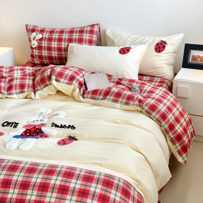 91家纺网 家纺一手货源 找家纺 如意朵 2025新款全棉纯棉磨毛绣花四件套-风格一 草莓兔兔