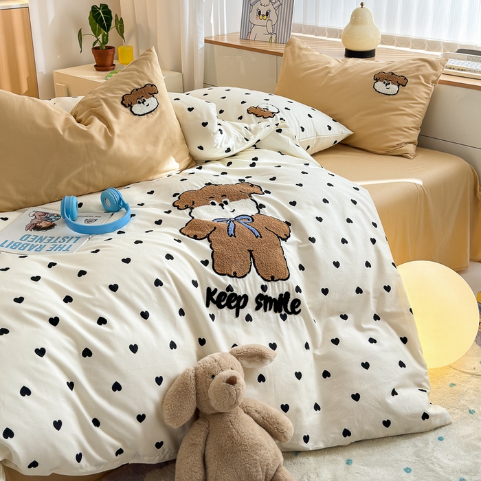 91家纺网 家纺一手货源 找家纺 如意朵 2025新款全棉纯棉小清新印花加绣花四件套 星愿狗