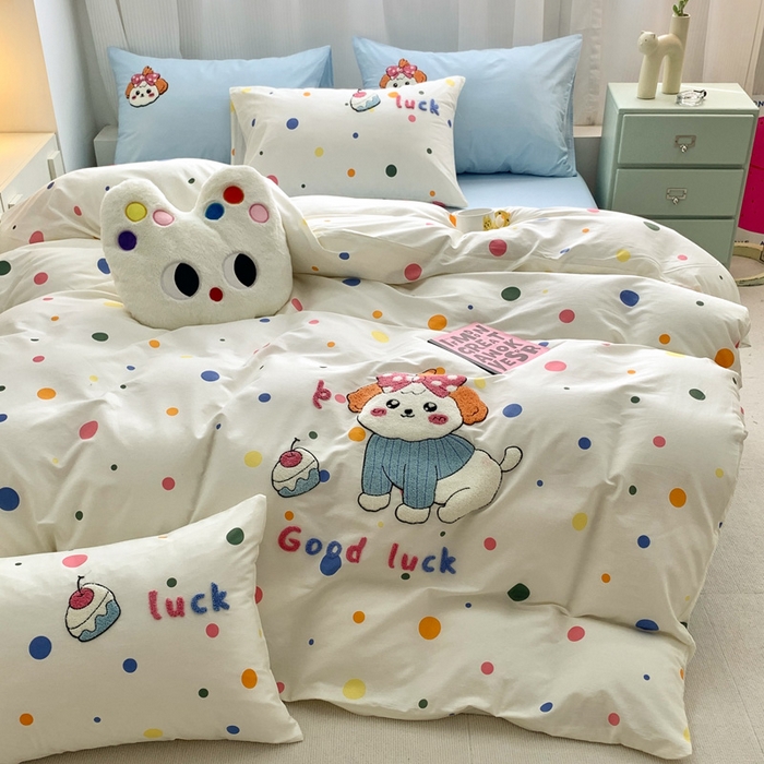 91家纺网 家纺一手货源 找家纺 如意朵 2025新款全棉纯棉小清新印花加绣花四件套 蜜糖狗