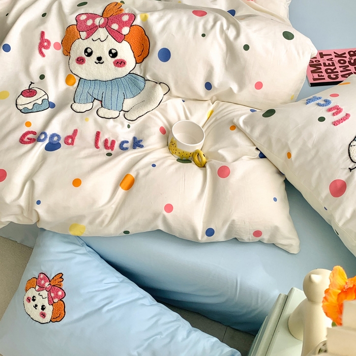 91家纺网 家纺一手货源 找家纺 如意朵 2025新款全棉纯棉小清新印花加绣花四件套 蜜糖狗