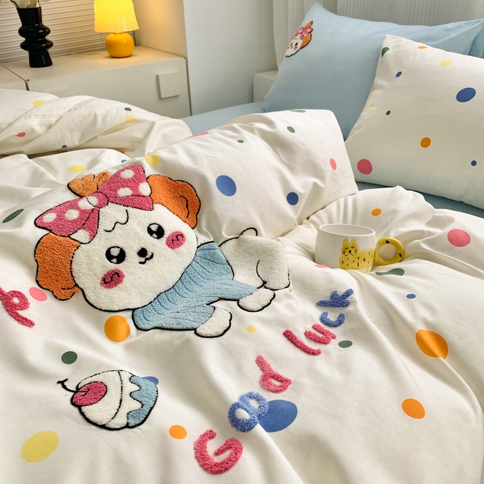 91家纺网 家纺一手货源 找家纺 如意朵 2025新款全棉纯棉小清新印花加绣花四件套 蜜糖狗