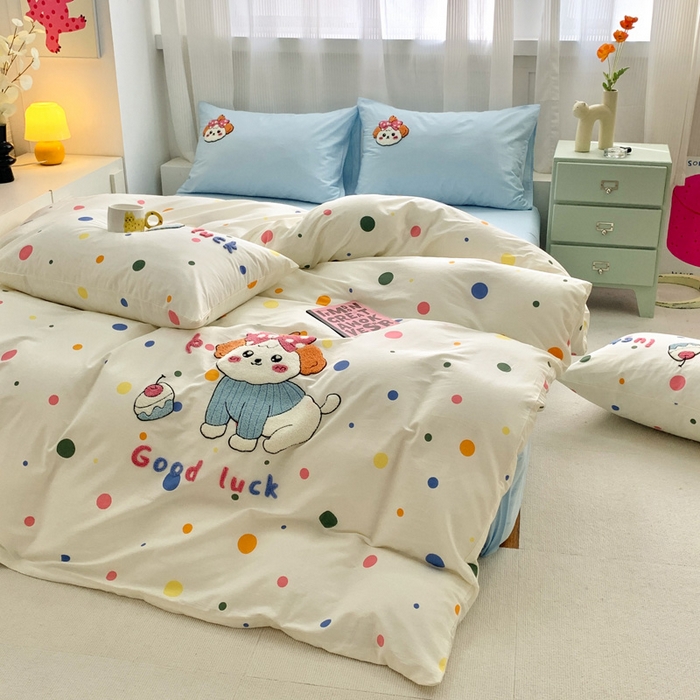 91家纺网 家纺一手货源 找家纺 如意朵 2025新款全棉纯棉小清新印花加绣花四件套 蜜糖狗