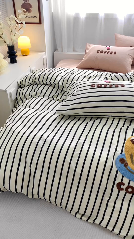 91家纺网 家纺一手货源 找家纺 如意朵 2025新款全棉纯棉小清新印花加绣花四件套 咖啡逗