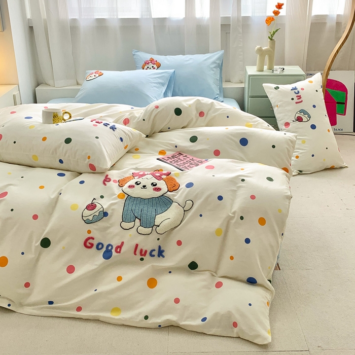 91家纺网 家纺一手货源 找家纺 如意朵 2025新款全棉纯棉小清新印花加绣花四件套 蜜糖狗