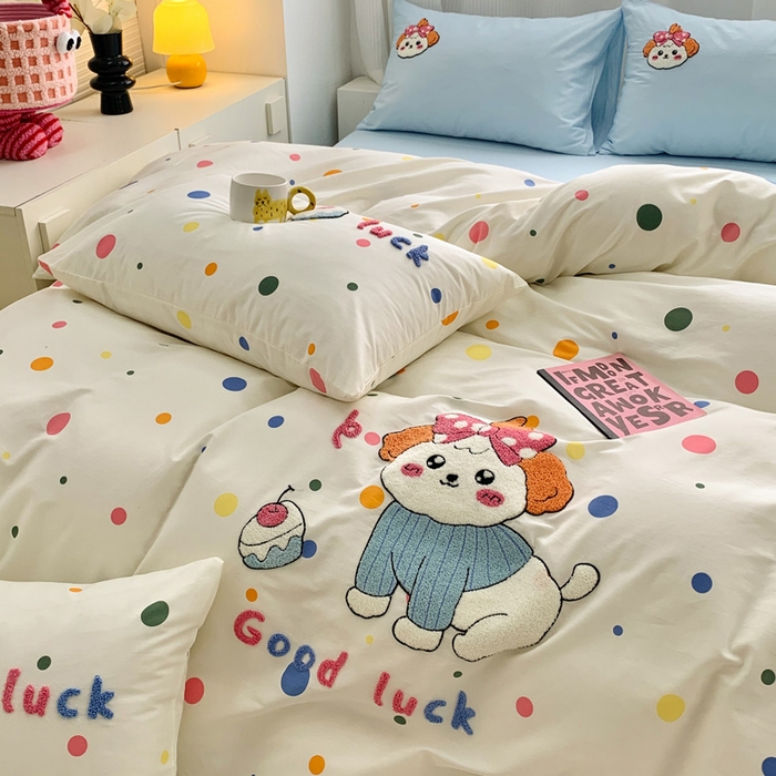 91家纺网 家纺一手货源 找家纺 如意朵 2025新款全棉纯棉小清新印花加绣花四件套 蜜糖狗