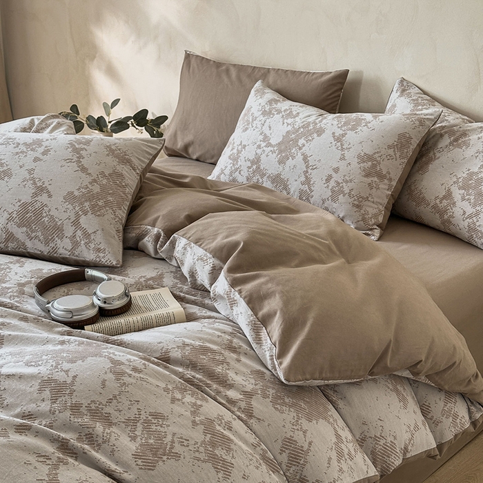 91家纺网 家纺一手货源 找家纺 小叮当家纺仓储工厂店 2025新款(买家秀 不断货)亲肤A类母婴级全棉纯棉三层纱色织提花磨毛四件套素影 素影-静谧-咖