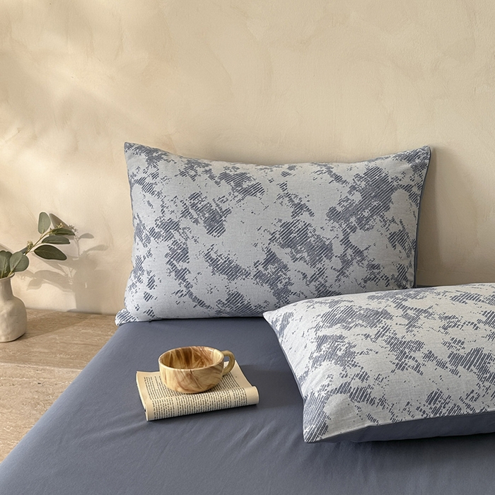 91家纺网 家纺一手货源 找家纺 小叮当家纺仓储工厂店 2025新款(买家秀 不断货)亲肤A类母婴级全棉纯棉三层纱色织提花磨毛四件套素影 素影-静谧-蓝